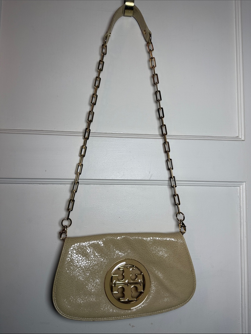 Tory Burch Reva Beige Pebble Leather Logo Shoulder Bag with Gold Hardware